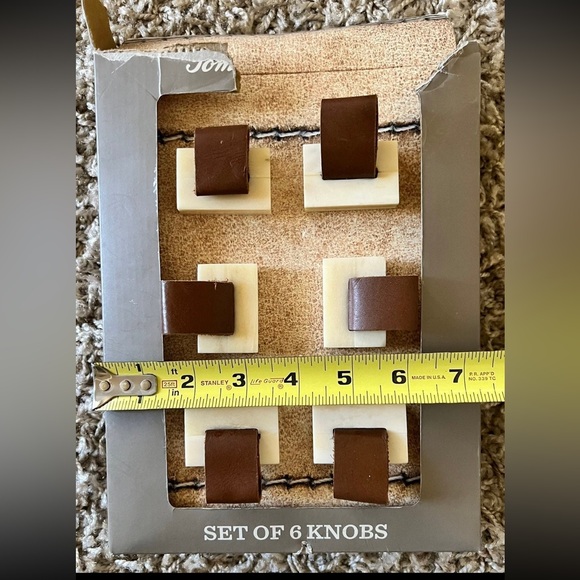 🤎 6 Tommy Bahama ivory leather cabinet knobs handles pulls NIB stone drawer - Picture 1 of 2